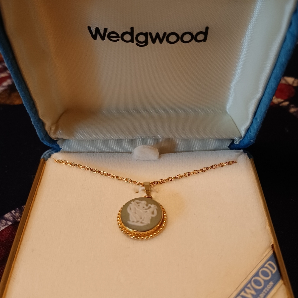 Gorgeous Wedgwood China three fates necklace in original box